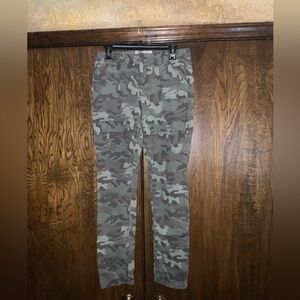 Women's Straight Leg Cargo Camo Pants - Gray Camo